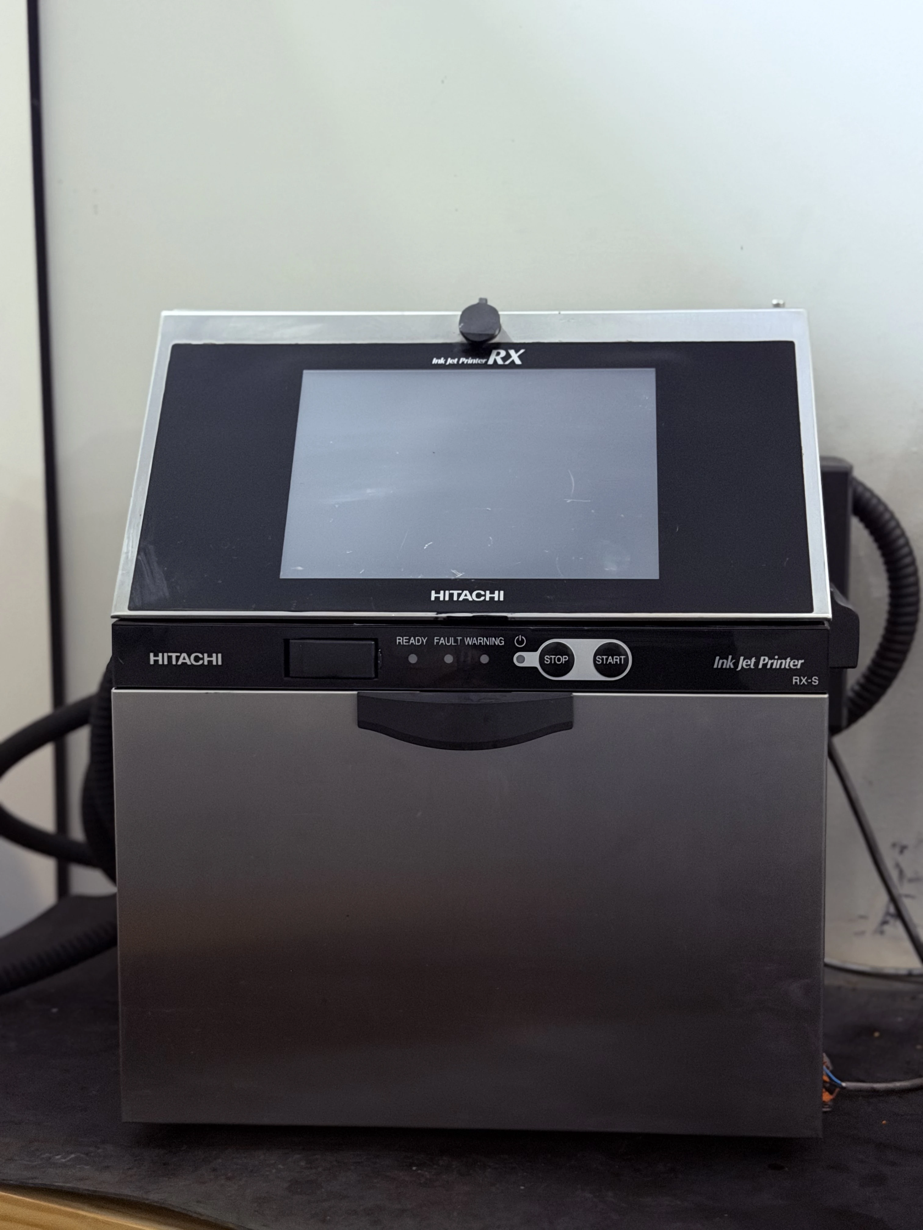 Impressora industrial Hitachi Ink Jet Printer RX-S fechada