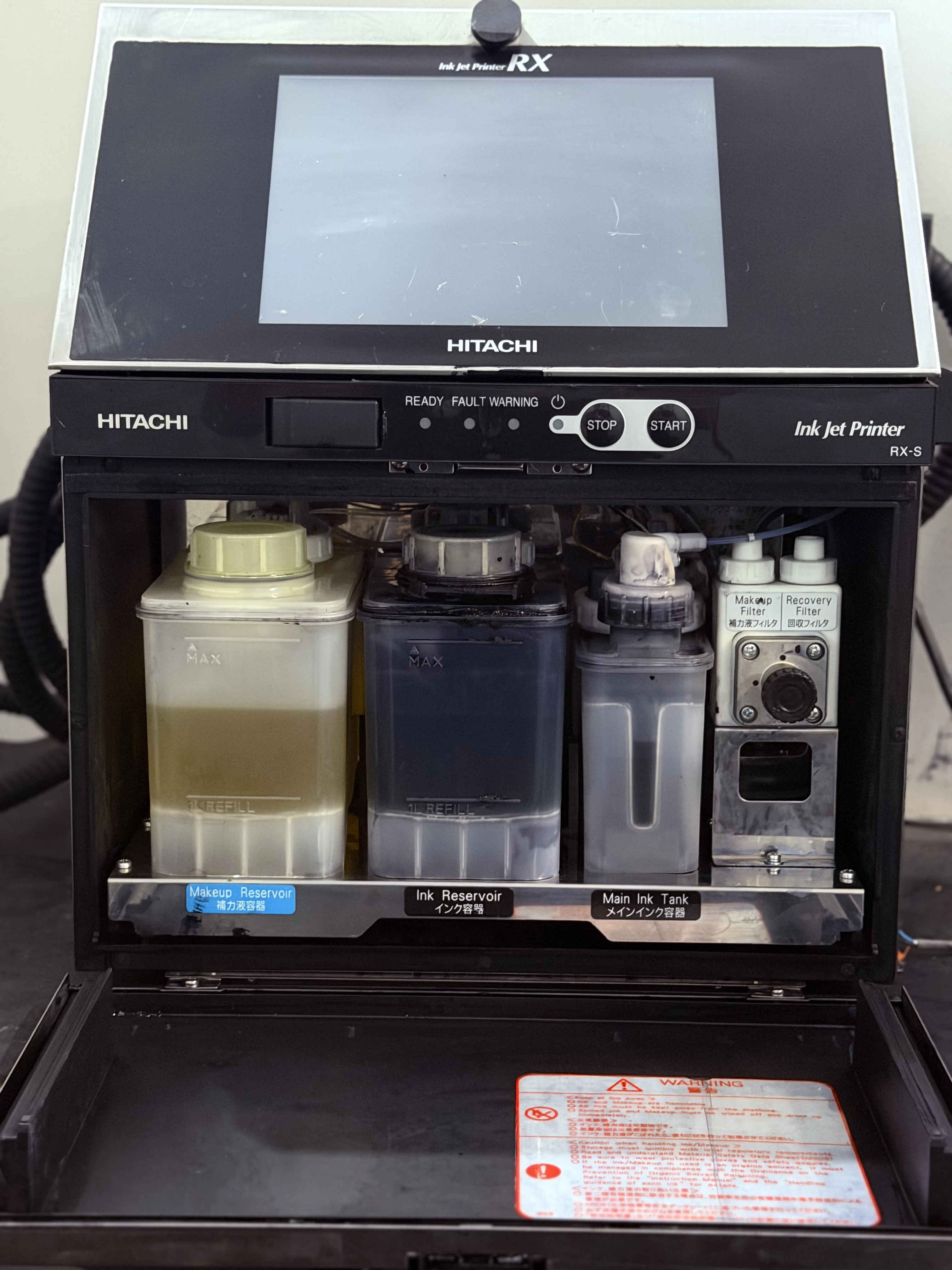 Impressora industrial Hitachi RX-S com compartimento aberto
